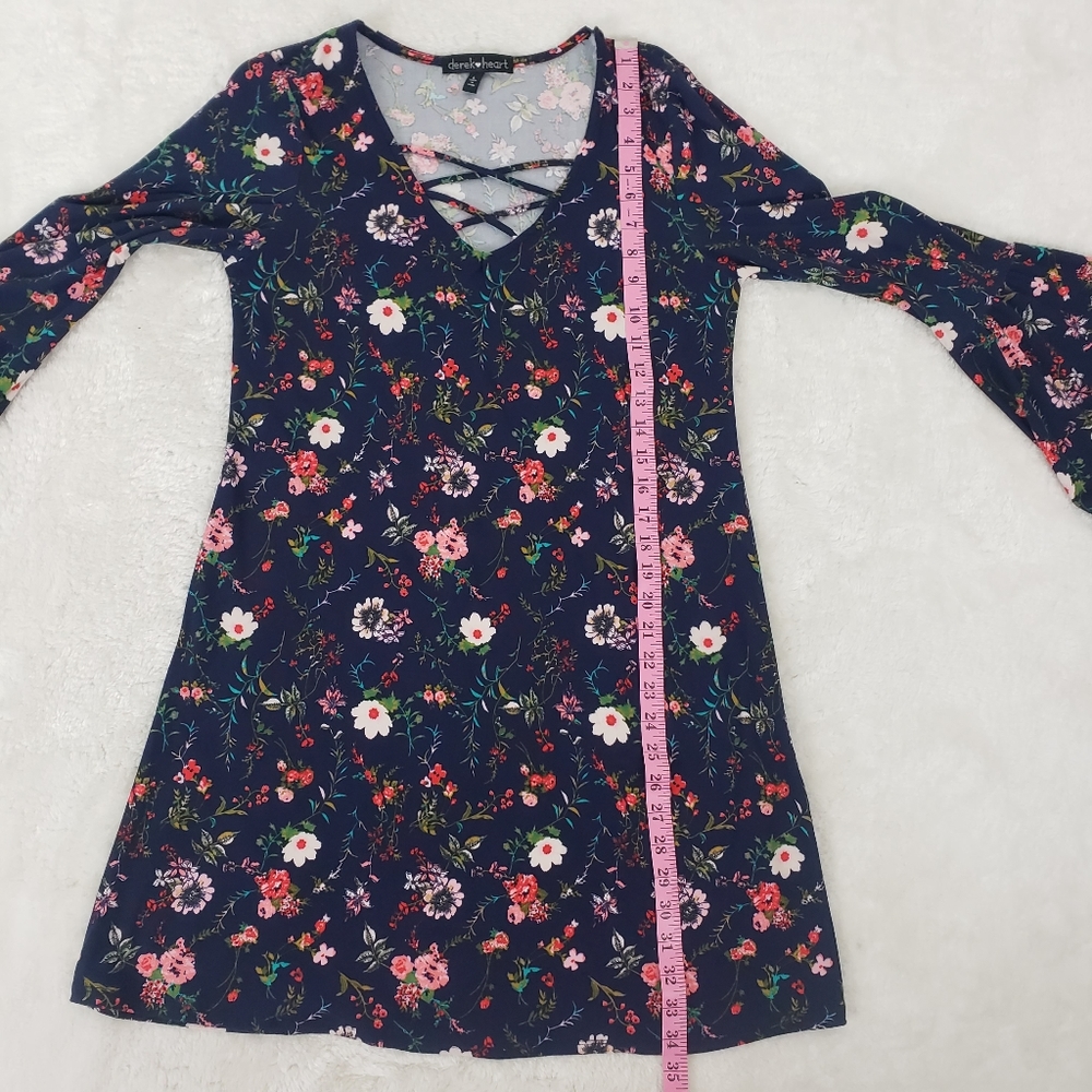 5/$12 DEREK Heart Floral Dress - Picture 10 of 11